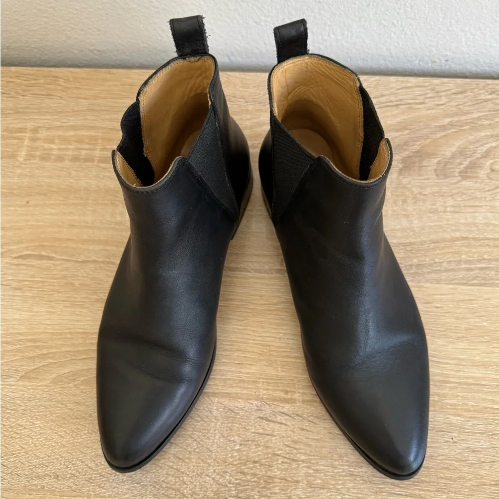 Nisolo black leather Chelsea pull on ankle Boots Women’s Sz 7.5‎
